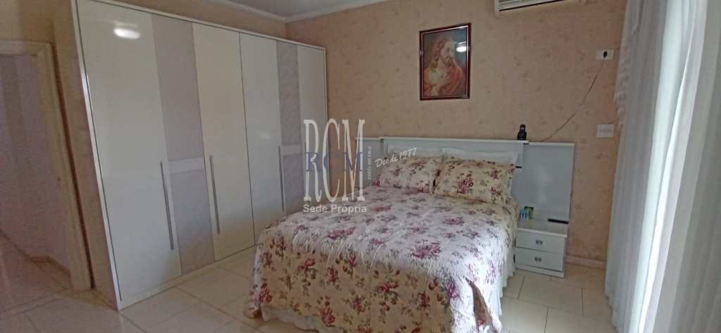 Sobrado em São Vicente, no bairro Jardim Independência