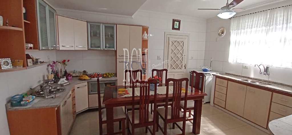 Sobrado em São Vicente, no bairro Jardim Independência