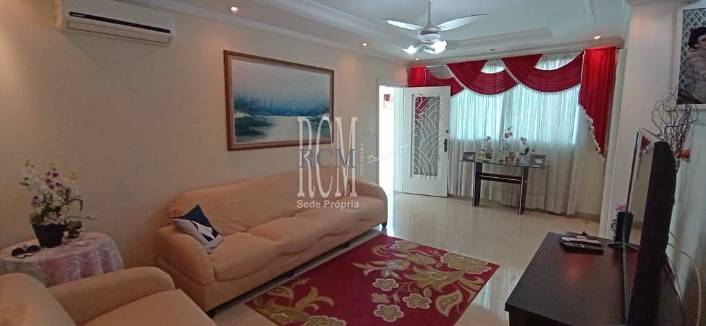 Sobrado em São Vicente, no bairro Jardim Independência