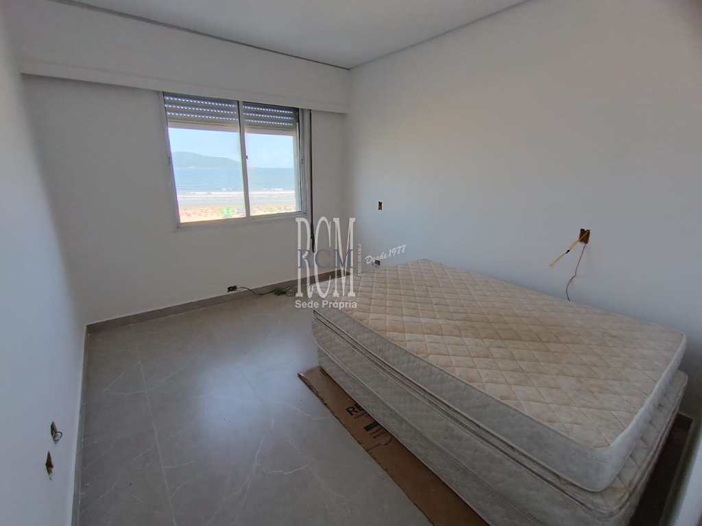 Apartamento em São Vicente, no bairro Itararé