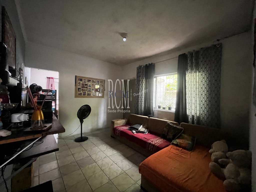 Casa em São Vicente, no bairro Vila Voturua