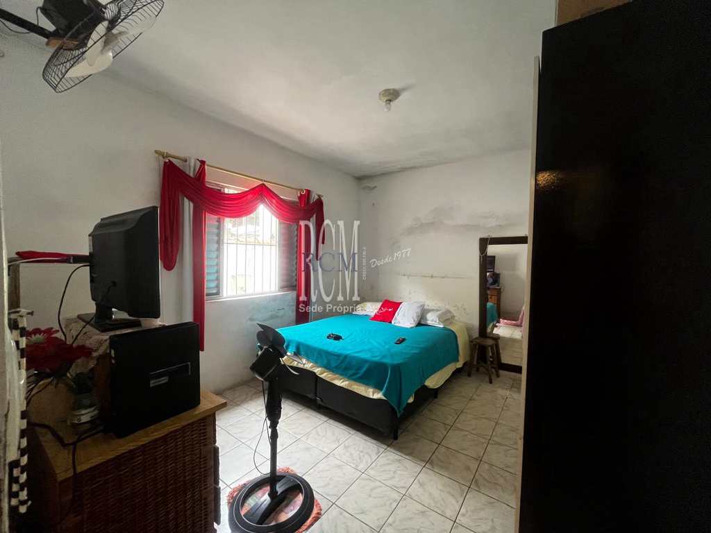 Casa em São Vicente, no bairro Vila Voturua