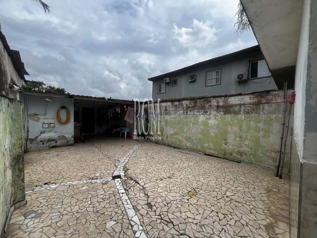 Casa em São Vicente, no bairro Vila Voturua