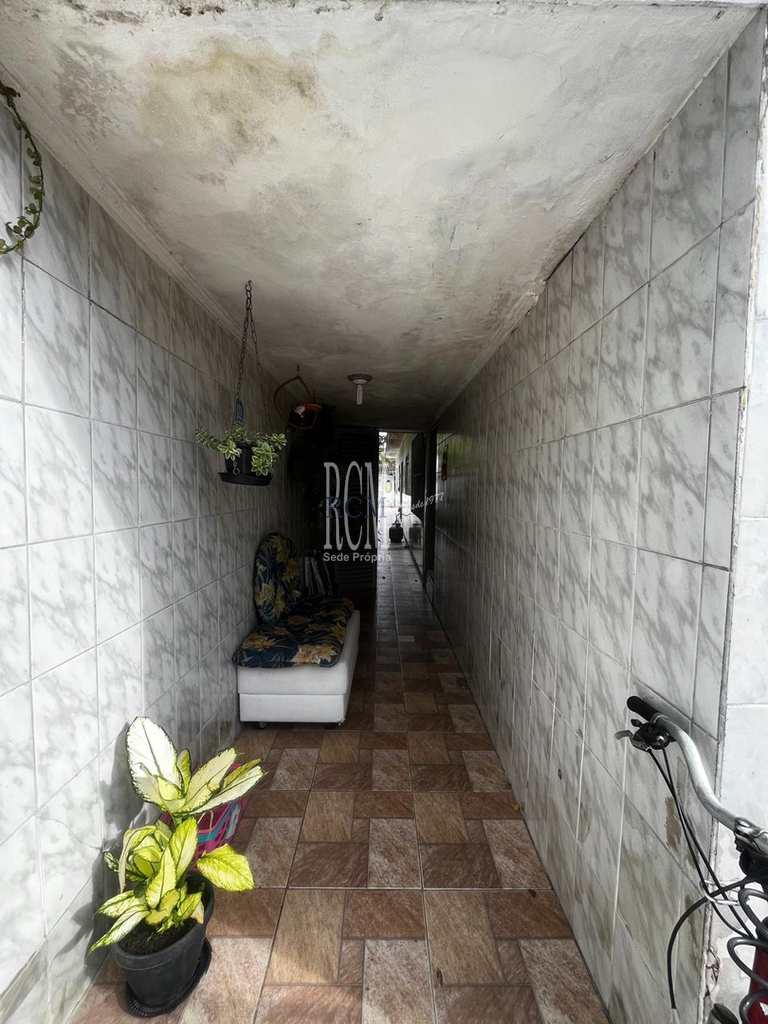 Casa em São Vicente, no bairro Vila Voturua