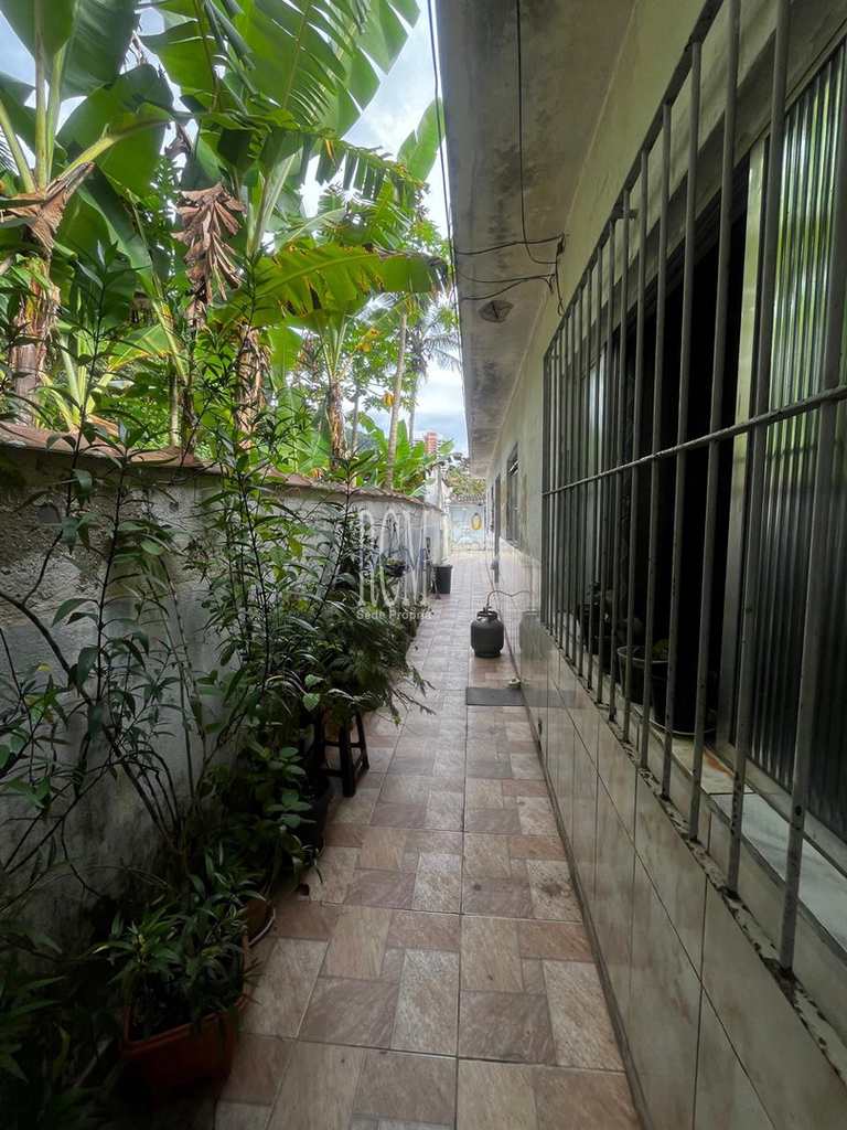 Casa em São Vicente, no bairro Vila Voturua