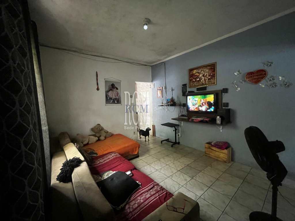 Casa em São Vicente, no bairro Vila Voturua