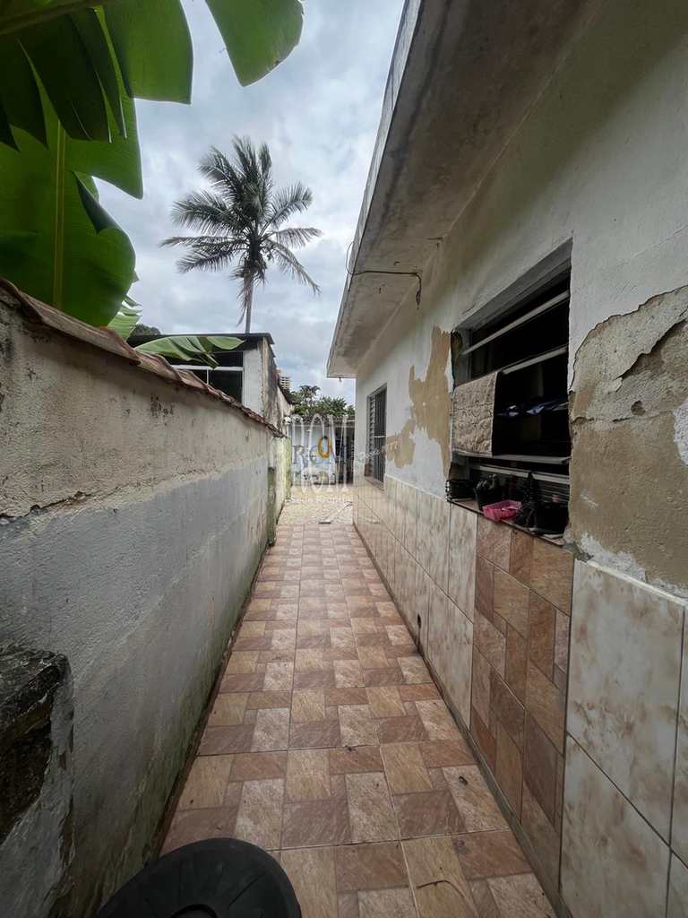 Casa em São Vicente, no bairro Vila Voturua
