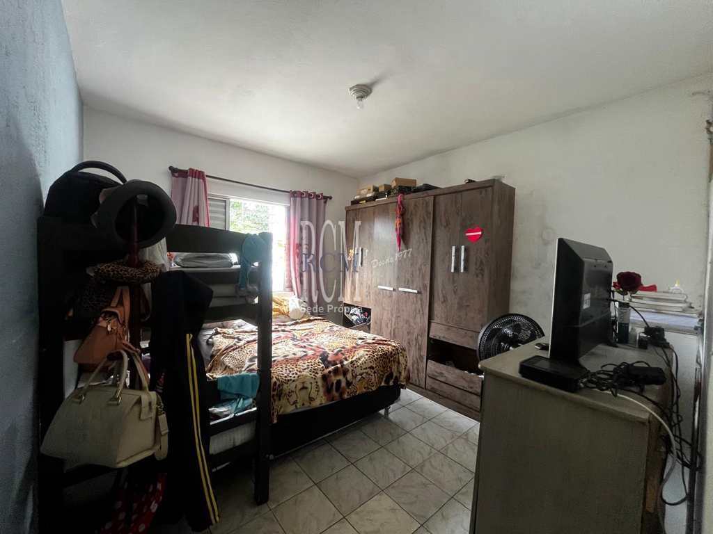 Casa em São Vicente, no bairro Vila Voturua