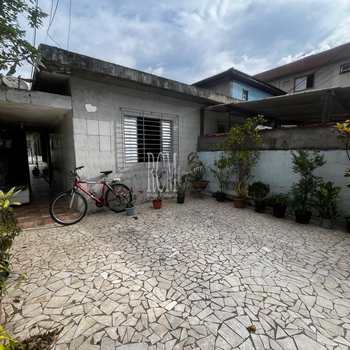 Casa em São Vicente, bairro Vila Voturua