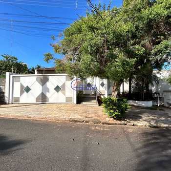 Casa em Jales, bairro Centro