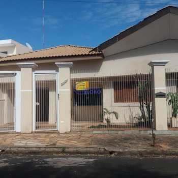 Casa em Jales, bairro Centro