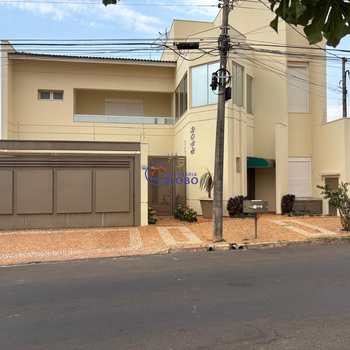 Casa em Jales, bairro Centro