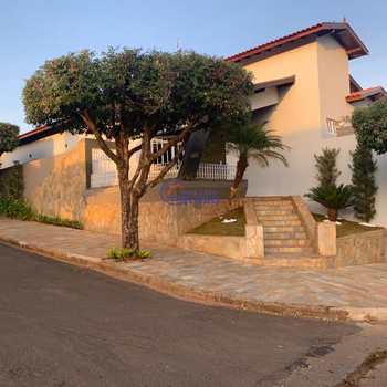 Casa em Jales, bairro Centro