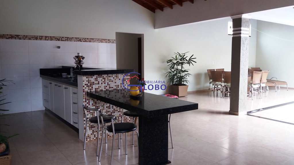 Casa em Jales, no bairro Jardim Doutor Euplhy Jalles