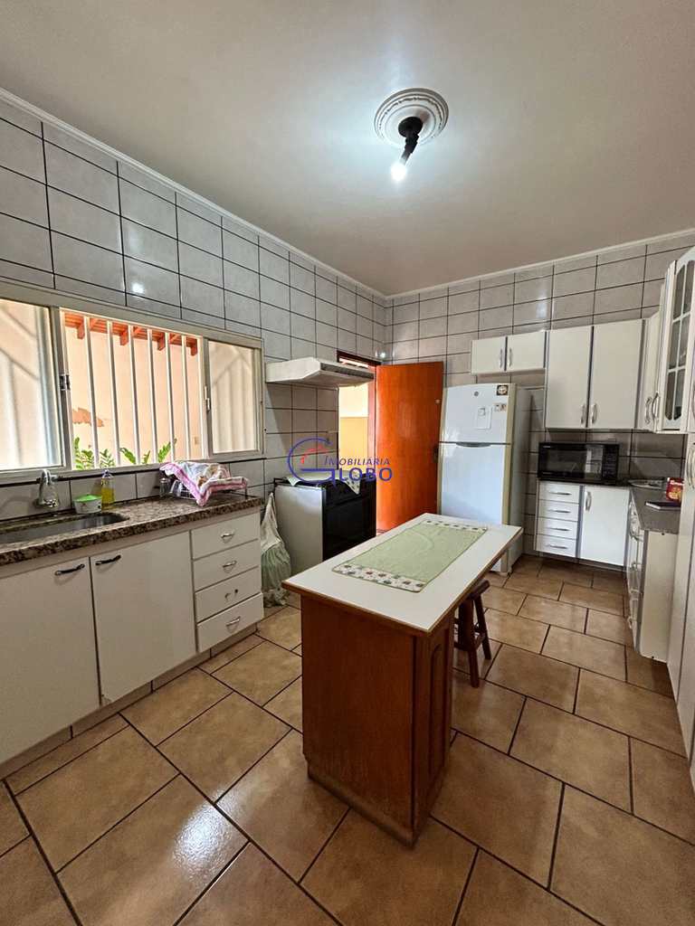 Casa em Jales, no bairro Jardim Ana Cristina