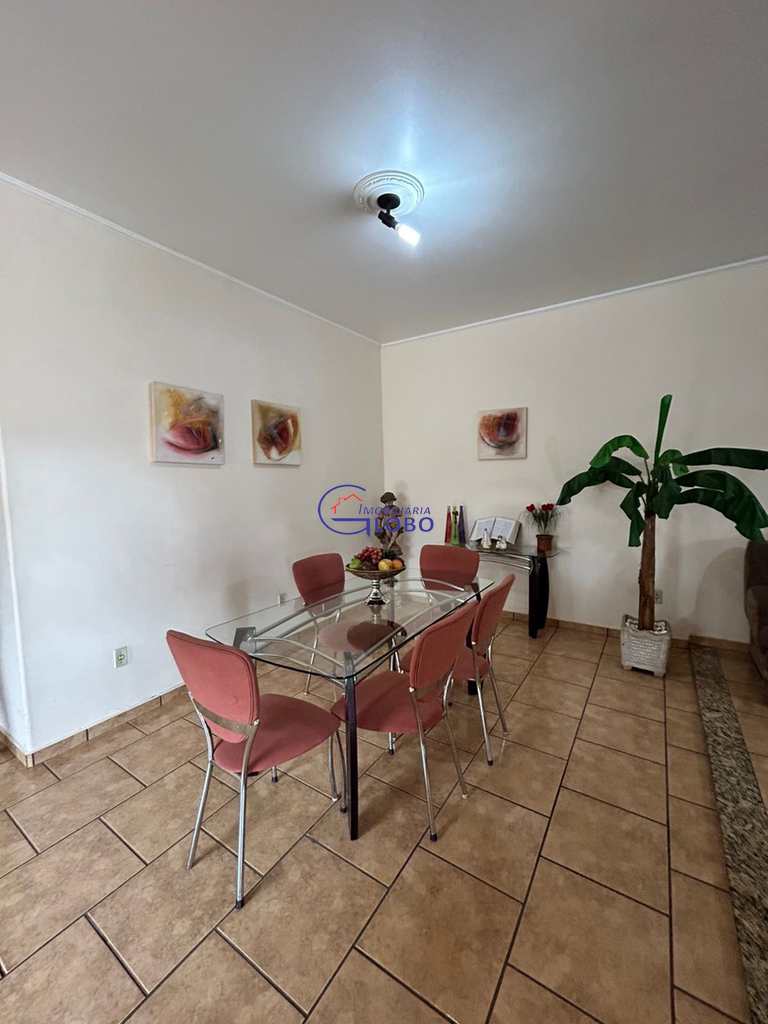 Casa em Jales, no bairro Jardim Ana Cristina