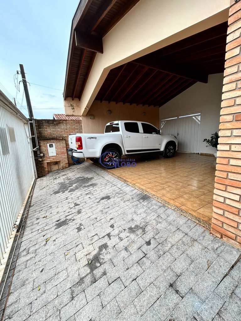 Casa em Jales, no bairro Jardim Ana Cristina