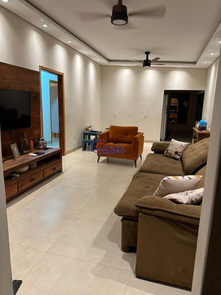 Casa em Jales, no bairro Jardim São Francisco de Assis