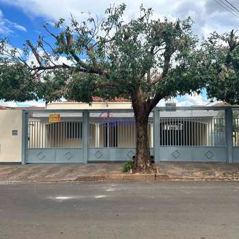 Casa em Jales, bairro Centro