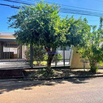 Casa em Jales, bairro Centro