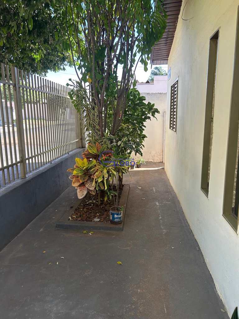 Casa em Jales, no bairro Jardim São Jorge