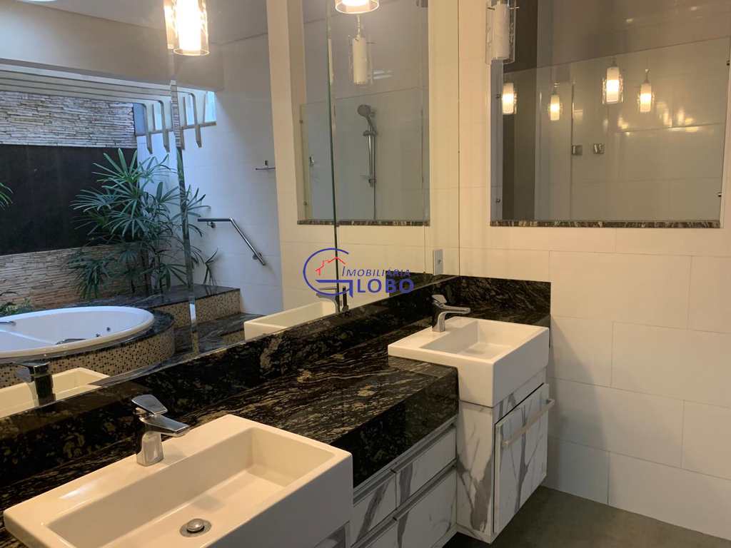 Casa em Jales, no bairro Jardim Samambaia