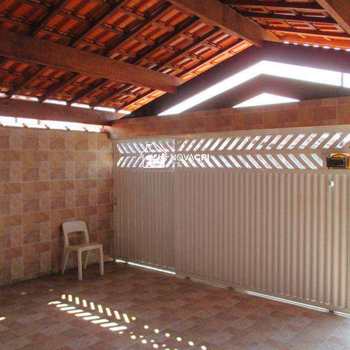 Casa em Praia Grande, bairro Melvi