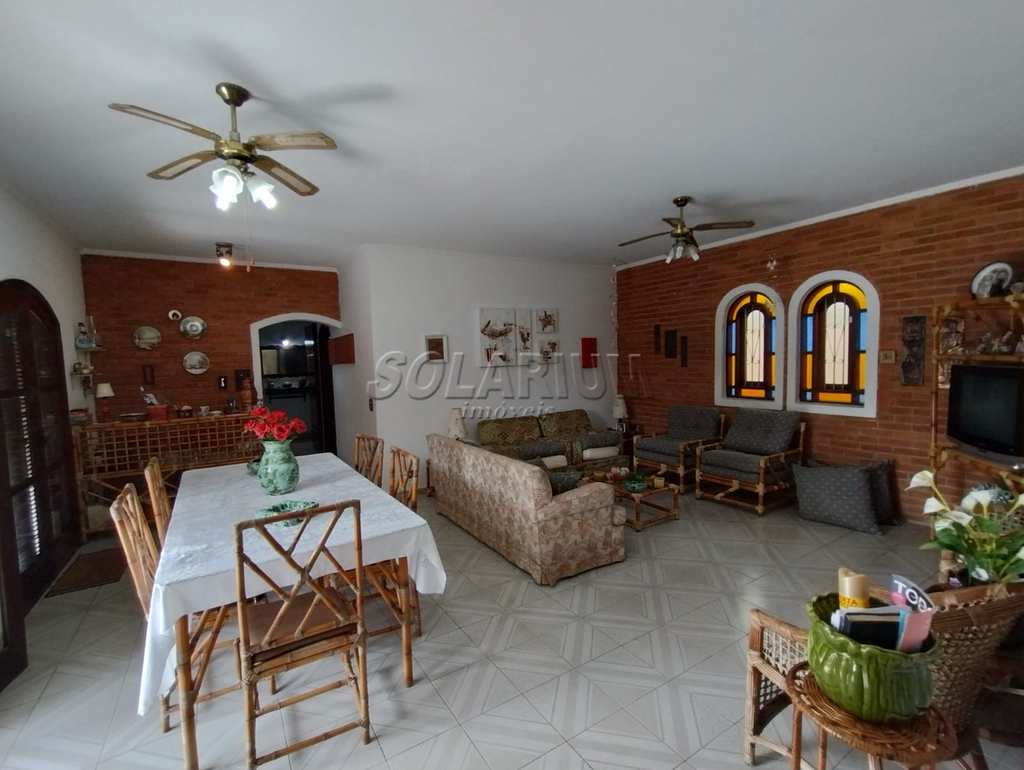 Casa em Itanhaém, no bairro Jardim Suarão R. Ferraro