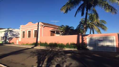 Casa, código 1491 em Agudos, bairro Centro