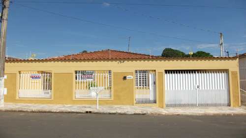 Casa, código 1457 em Agudos, bairro Centro