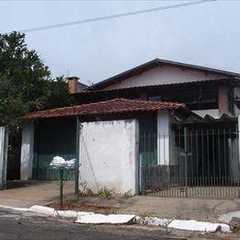Casa em Agudos, bairro Centro