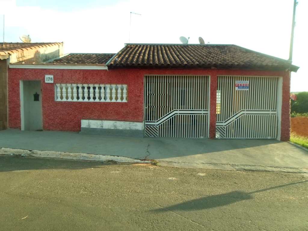 Casa em Agudos, no bairro Jardim Santa Angelina