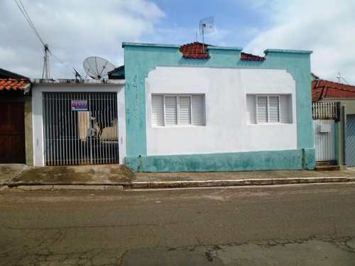 Casa, código 1742 em Agudos, bairro Centro