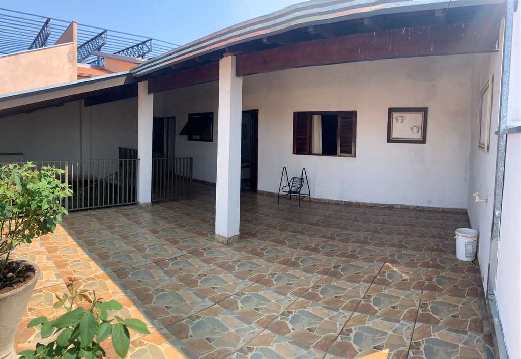 Casa em Agudos, no bairro Professor Simões