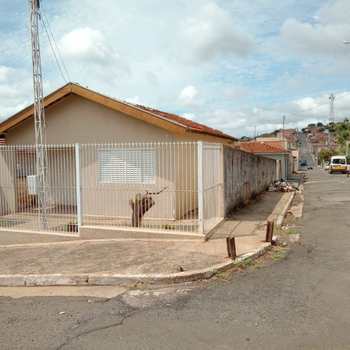 Casa em Agudos, bairro Professor Simões