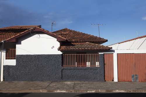 Casa, código 2624 em Agudos, bairro Centro