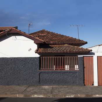 Casa em Agudos, bairro Centro