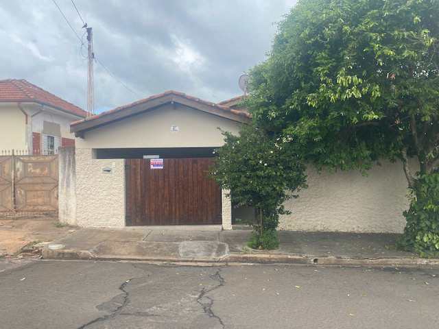 Casa em Agudos, no bairro Centro