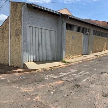 Casa em Agudos, bairro Professor Simões