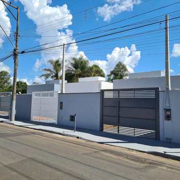 Casa em Agudos, bairro Chácara Avato
