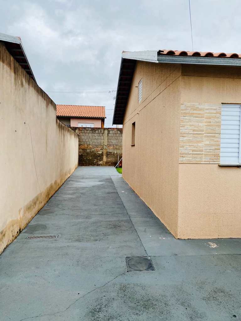 Casa em Agudos, no bairro Vale dos Pinheiros