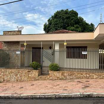 Casa em Agudos, bairro Centro