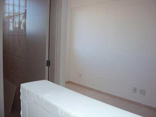 Apartamento, código 10058200 em São Vicente, bairro Cidade Naútica