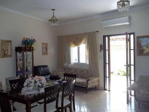 Sobrado, código 10017600 em São Vicente, bairro Vila Valença