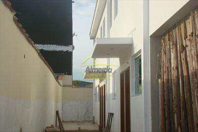 Casa em São Vicente, no bairro Vila Mateo Bei