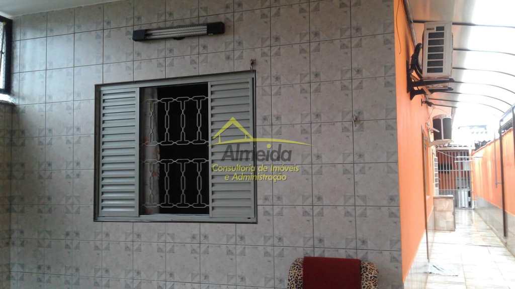 Casa em Cubatão, no bairro Vila Caraguata