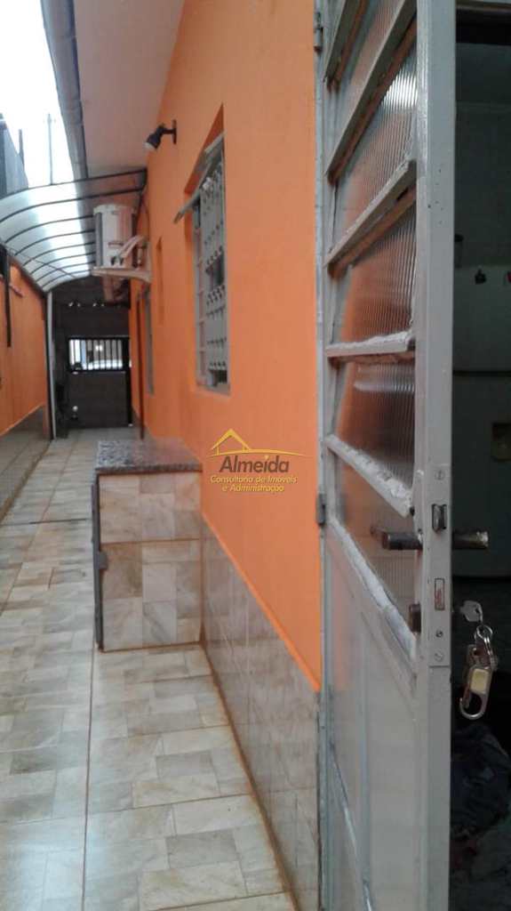 Casa em Cubatão, no bairro Vila Caraguata