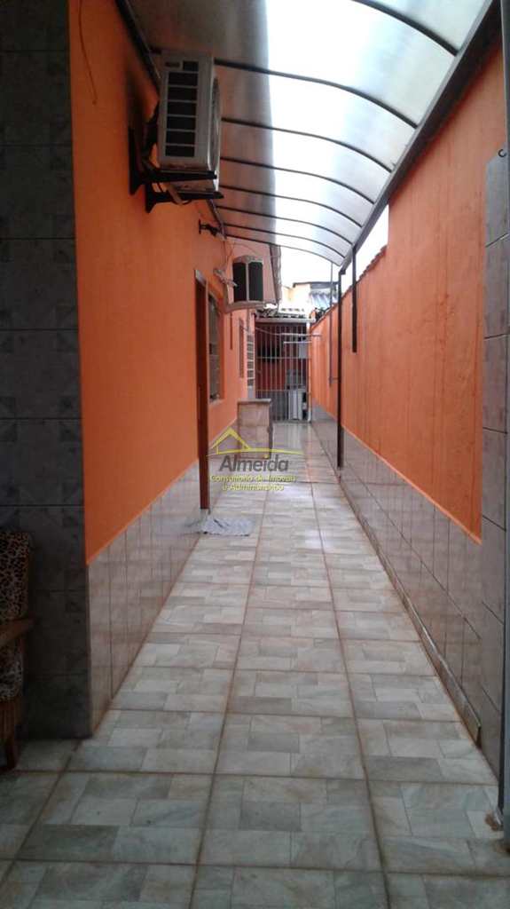 Casa em Cubatão, no bairro Vila Caraguata