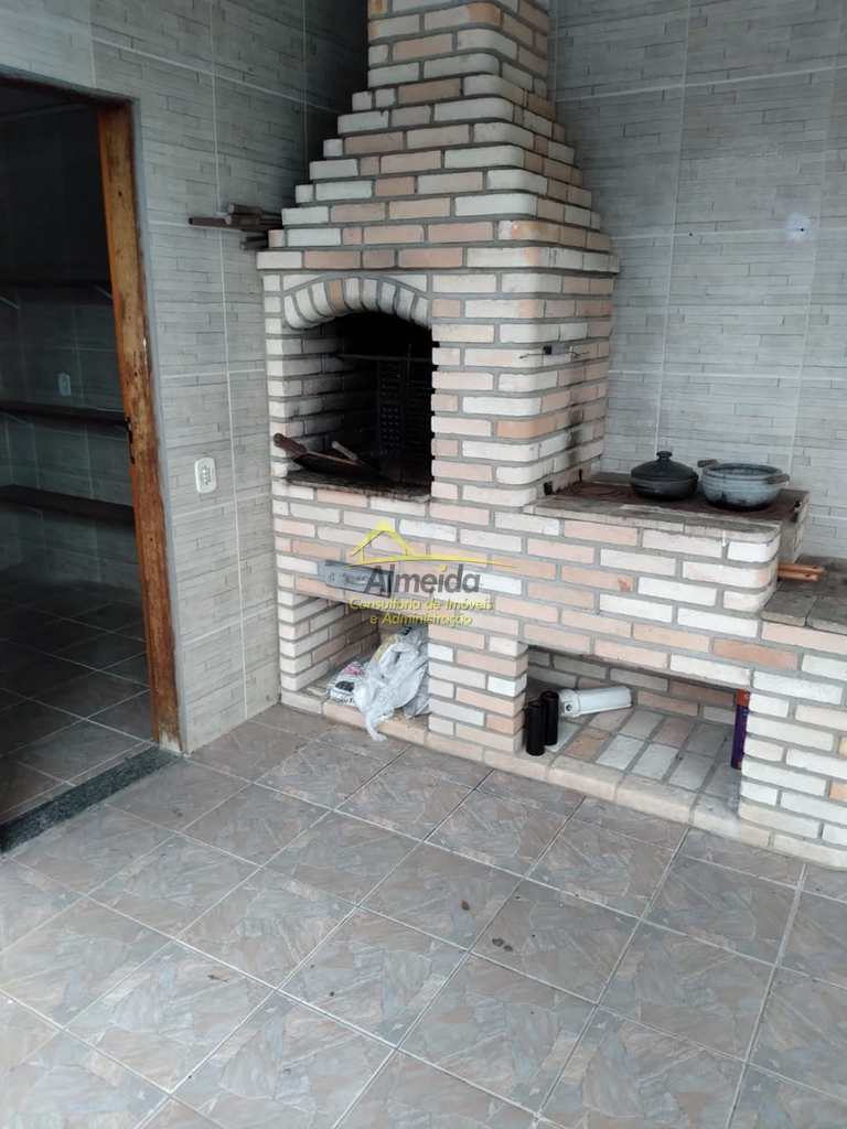 Casa em Cubatão, no bairro Vila Ponte Nova