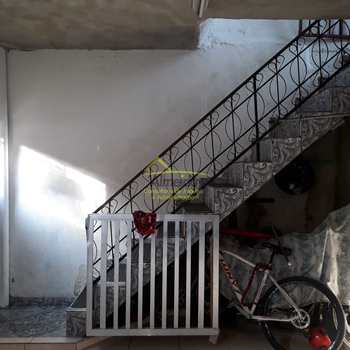 Sobrado em Cubatão, bairro Vila São José